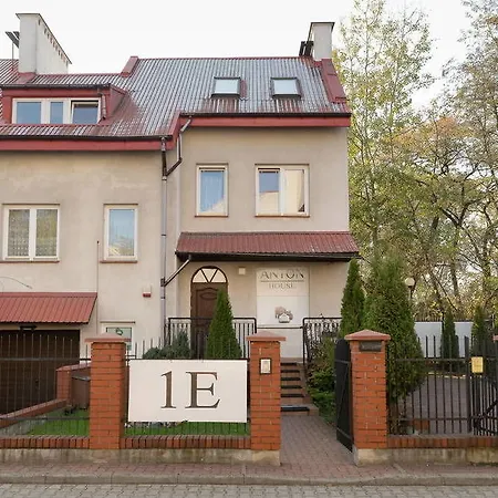 Anton House Guest house Warsaw